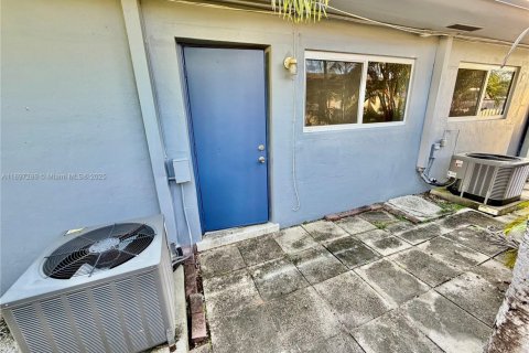 Снять в аренду квартиру в Холливуд, Флорида 1 спальня, 58.53м2, № 1948774 - фото 6