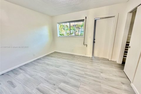 Снять в аренду квартиру в Холливуд, Флорида 1 спальня, 58.53м2, № 1948774 - фото 3