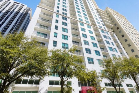 Condo in Miami, Florida, 1 bedroom № 2252447