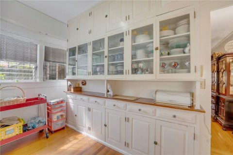 Купить коммерческую недвижимость в Майами, Флорида 330.17м2, № 2054208 - фото 17