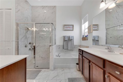 Casa en venta en Miami, Florida, 3 dormitorios, 183.95 m2 № 1982467 - foto 22