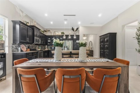 Casa en venta en Miami, Florida, 3 dormitorios, 183.95 m2 № 1982467 - foto 13