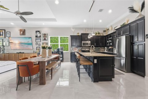 Casa en venta en Miami, Florida, 3 dormitorios, 183.95 m2 № 1982467 - foto 8