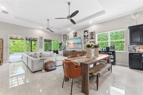 Casa en venta en Miami, Florida, 3 dormitorios, 183.95 m2 № 1982467 - foto 5