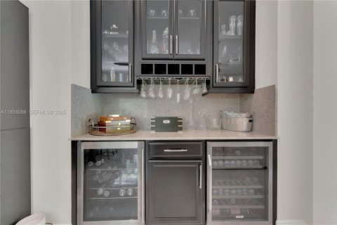 Casa en venta en Miami, Florida, 3 dormitorios, 183.95 m2 № 1982467 - foto 19