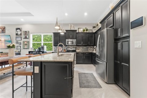 Casa en venta en Miami, Florida, 3 dormitorios, 183.95 m2 № 1982467 - foto 10