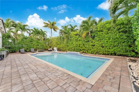 Casa en venta en Miami, Florida, 3 dormitorios, 183.95 m2 № 1982467 - foto 27