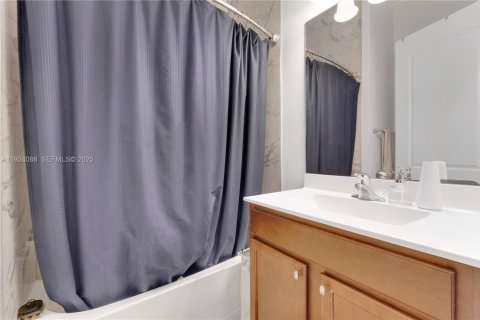 Casa en venta en Miami, Florida, 3 dormitorios, 183.95 m2 № 1982467 - foto 24