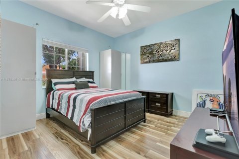 Casa en venta en Miramar, Florida, 4 dormitorios, 224.27 m2 № 1982827 - foto 26