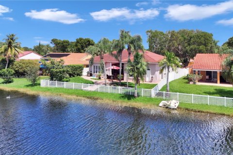 Casa en venta en Miramar, Florida, 4 dormitorios, 224.27 m2 № 1982827 - foto 2