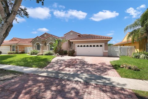 Casa en venta en Miramar, Florida, 4 dormitorios, 224.27 m2 № 1982827 - foto 1
