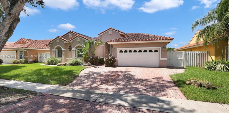 Casa en Miramar, Florida 4 dormitorios, 224.27 m2 № 1982827