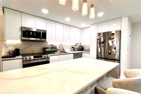 Copropriété à vendre à Miami Beach, Floride: 2 chambres, 93.83 m2 № 2022471 - photo 11