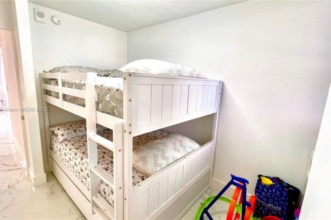 Copropriété à vendre à Miami Beach, Floride: 2 chambres, 93.83 m2 № 2022471 - photo 12