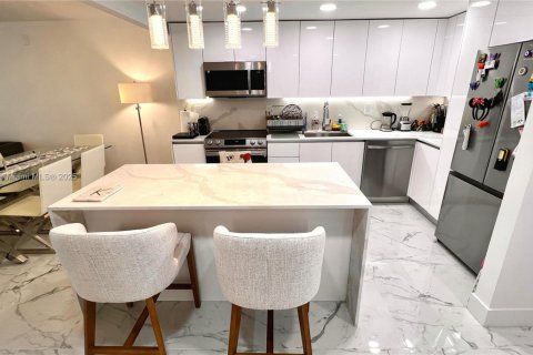 Copropriété à vendre à Miami Beach, Floride: 2 chambres, 93.83 m2 № 2022471 - photo 3