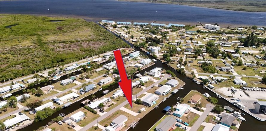 Land in Port Charlotte, Florida № 2112546