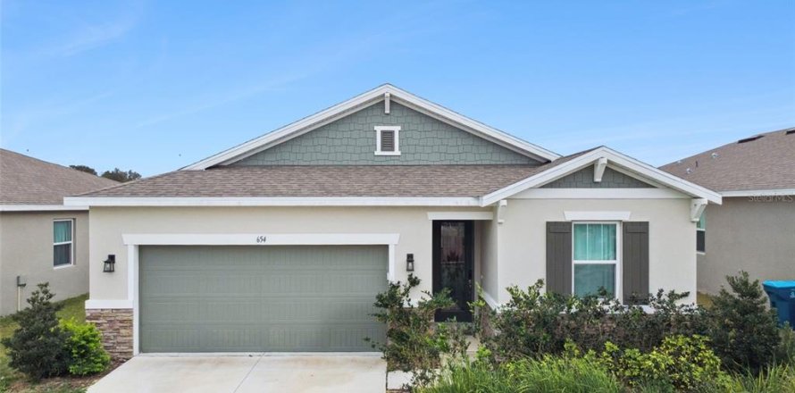 House in Haines City, Florida 4 bedrooms, 180.79 sq.m. № 2214549