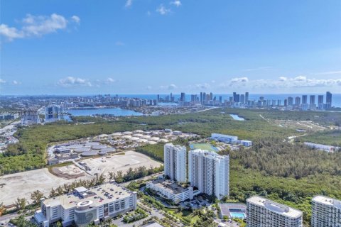 Купить кондоминиум в Норт-Майами, Флорида 2 спальни, 148.92м2, № 1941575 - фото 2