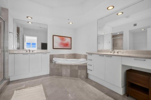 Купить кондоминиум в Норт-Майами, Флорида 2 спальни, 148.92м2, № 1941575 - фото 7