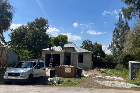 Casa en venta en Fort Myers, Florida, 3 dormitorios № 2001686 - foto 7