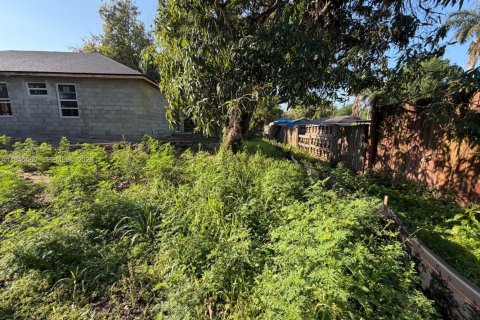 Casa en venta en Fort Myers, Florida, 3 dormitorios № 2001686 - foto 26