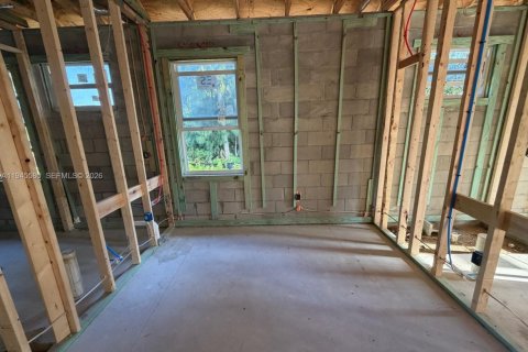 Casa en venta en Fort Myers, Florida, 3 dormitorios № 2001686 - foto 17