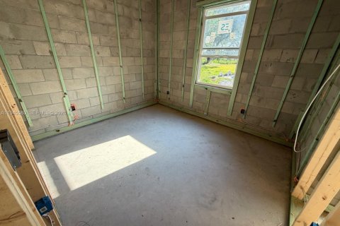 Casa en venta en Fort Myers, Florida, 3 dormitorios № 2001686 - foto 21