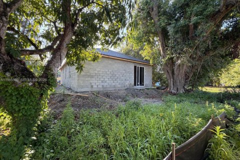 Casa en venta en Fort Myers, Florida, 3 dormitorios № 2001686 - foto 22