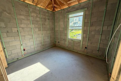 Casa en venta en Fort Myers, Florida, 3 dormitorios № 2001686 - foto 15