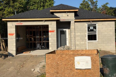 Casa en venta en Fort Myers, Florida, 3 dormitorios № 2001686 - foto 11