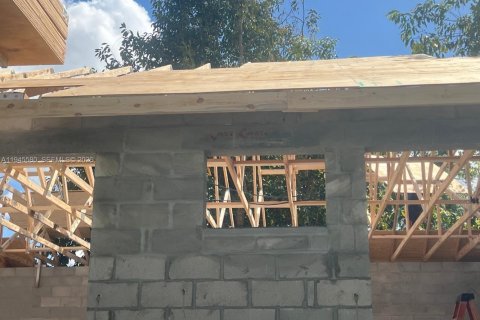 Casa en venta en Fort Myers, Florida, 3 dormitorios № 2001686 - foto 12