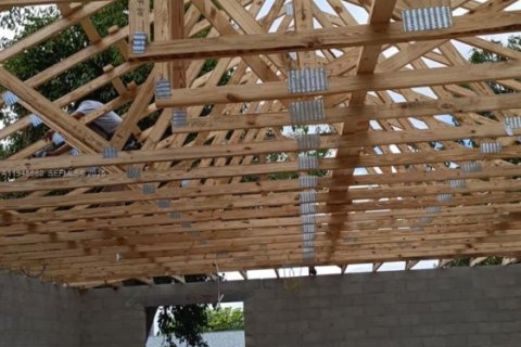 Casa en venta en Fort Myers, Florida, 3 dormitorios № 2001686 - foto 6