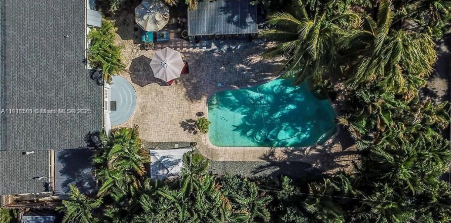 House in Hollywood, Florida 2 bedrooms, 100.33 sq.m. № 2013496