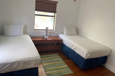 House in Hollywood, Florida 2 bedrooms, 100.33 sq.m. № 2013496 - photo 16