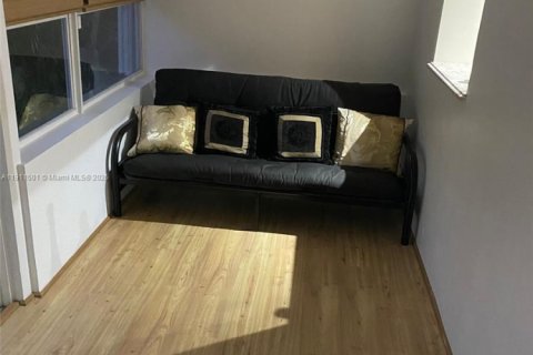 House in Hollywood, Florida 2 bedrooms, 100.33 sq.m. № 2013496 - photo 21