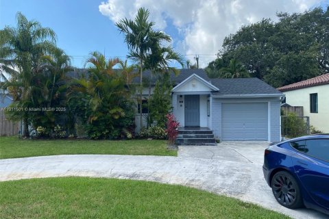 House in Hollywood, Florida 2 bedrooms, 100.33 sq.m. № 2013496 - photo 19