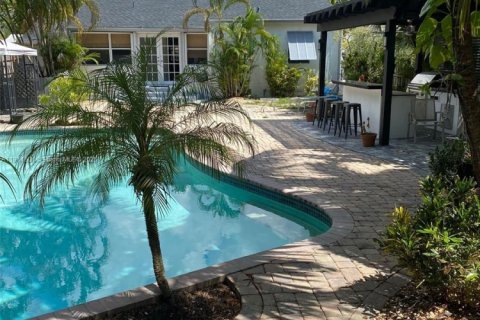 House in Hollywood, Florida 2 bedrooms, 100.33 sq.m. № 2013496 - photo 2