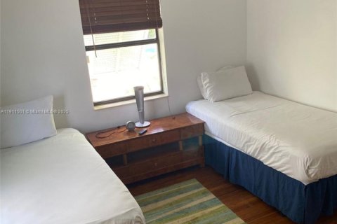 House in Hollywood, Florida 2 bedrooms, 100.33 sq.m. № 2013496 - photo 14