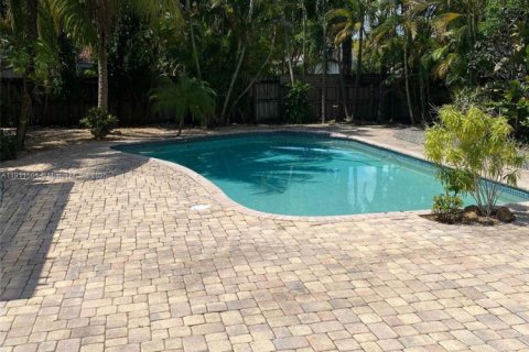 House in Hollywood, Florida 2 bedrooms, 100.33 sq.m. № 2013496 - photo 3