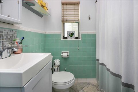 House in Hollywood, Florida 2 bedrooms, 100.33 sq.m. № 2013496 - photo 17