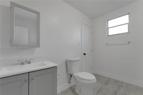 Propiedad comercial en venta en Homestead, Florida, 201.78 m2 № 1890933 - foto 13