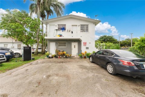 Propiedad comercial en venta en Homestead, Florida, 201.78 m2 № 1890933 - foto 19