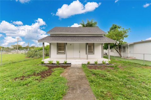 Propiedad comercial en venta en Homestead, Florida, 201.78 m2 № 1890933 - foto 1