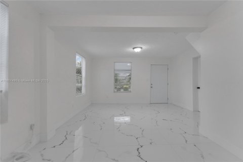 Propiedad comercial en venta en Homestead, Florida, 201.78 m2 № 1890933 - foto 8