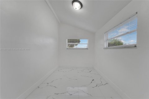 Propiedad comercial en venta en Homestead, Florida, 201.78 m2 № 1890933 - foto 10