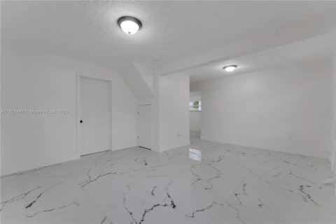 Propiedad comercial en venta en Homestead, Florida, 201.78 m2 № 1890933 - foto 7