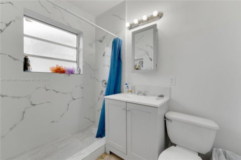 Propiedad comercial en venta en Homestead, Florida, 201.78 m2 № 1890933 - foto 17