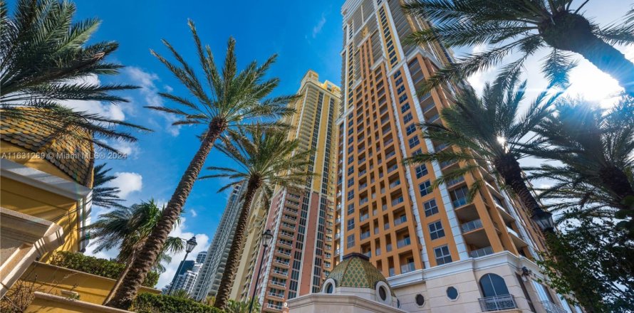 Condo in Sunny Isles Beach, Florida, 4 bedrooms № 1705285