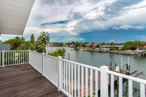 Casa en alquiler en Saint Pete Beach, Florida, 4 dormitorios, 290.51 m2 № 1793902 - foto 18