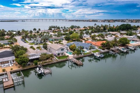 Casa en alquiler en Saint Pete Beach, Florida, 4 dormitorios, 290.51 m2 № 1793902 - foto 9